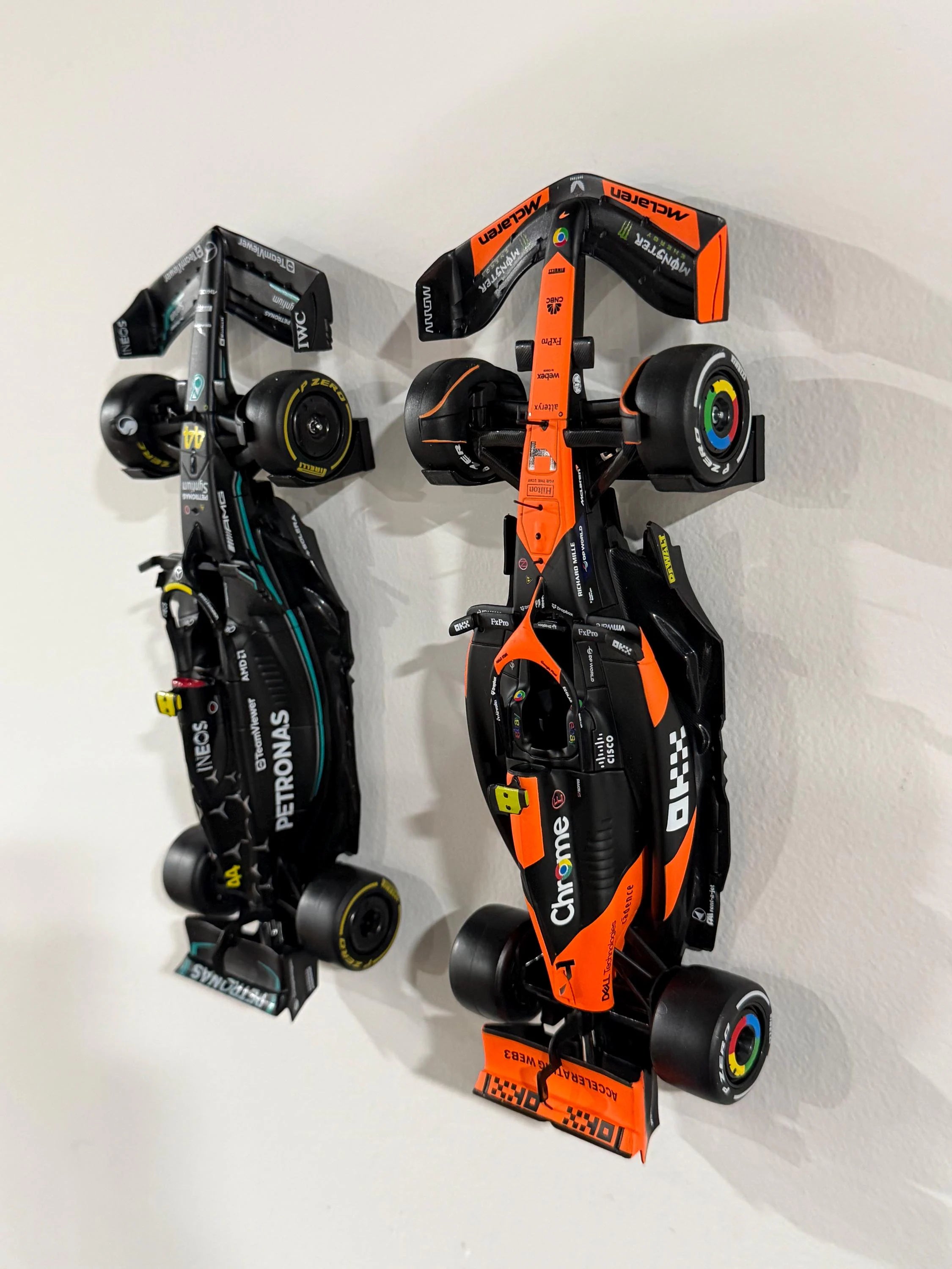 1:24 Scale Car Wall Mount With Screws F1 Diecast