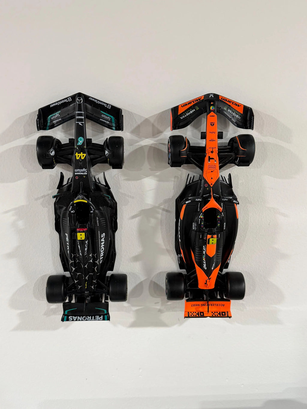 1:24 Scale Car Wall Mount With Screws F1 Diecast